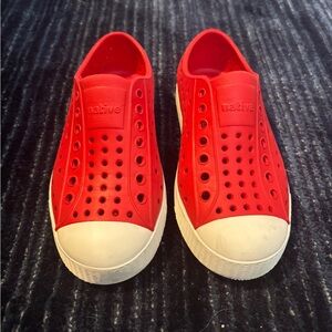 Native Jefferson shoes c11 red